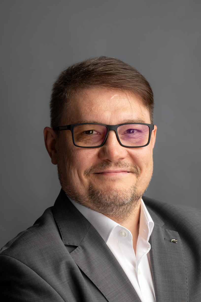 ADAM JAROSZ